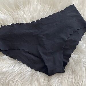 Black Scalloped Edge Panties